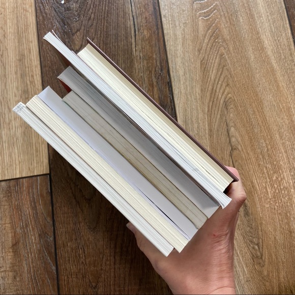 Variety Bundle of 7 American Girl and Character Chapter Books - Picture 6 of 7